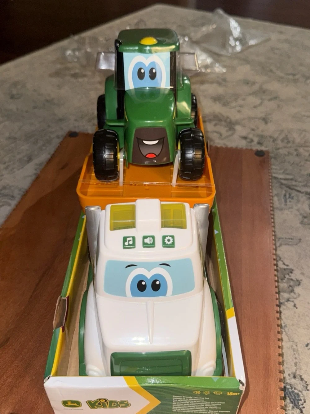 John Deere features free both